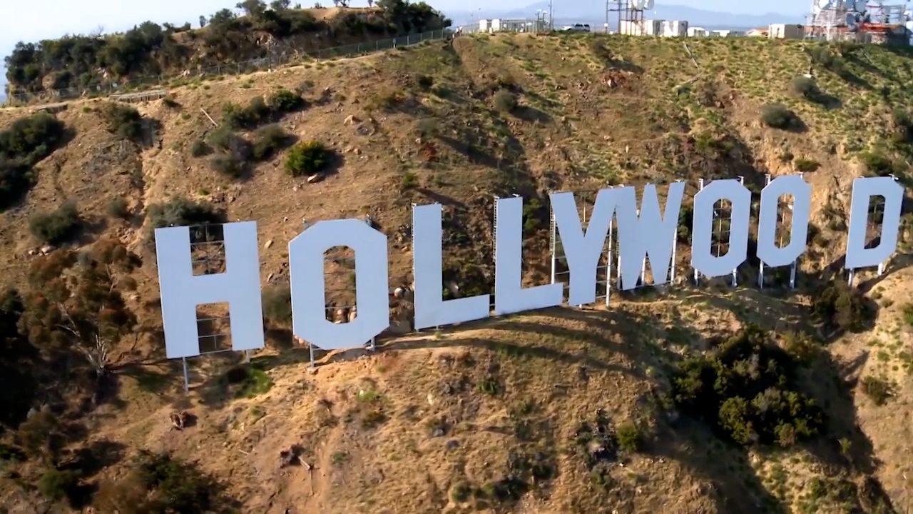 HOLLYWOOD SIGN